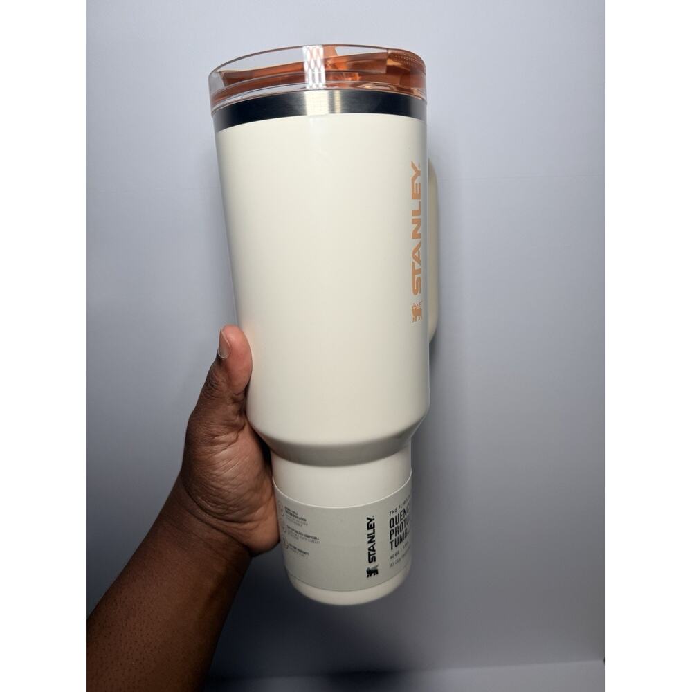 Stanley Limited Edition CREAM APRICOT GLOSS 40oz Protour Flip Straw Tumbler NWT - Picture 3 of 6